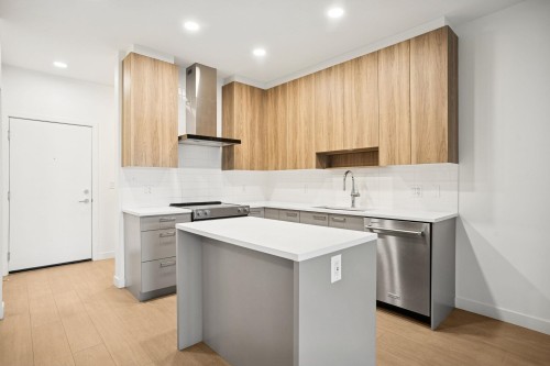 514-7588 16Th Street, Burnaby, BC 