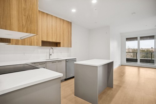 514-7588 16Th Street, Burnaby, BC 