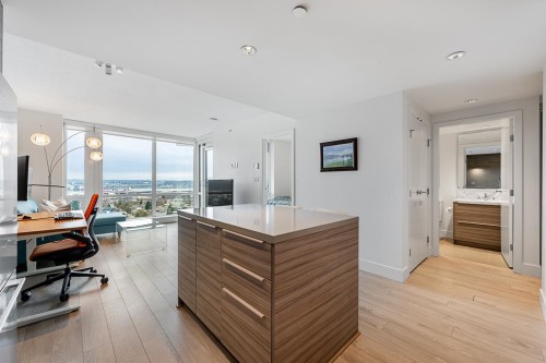 2106-1550 Fern Street, North Vancouver, BC 