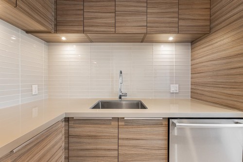 2106-1550 Fern Street, North Vancouver, BC 