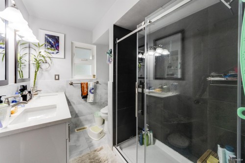 10 Stratford Avenue N, Burnaby, BC 