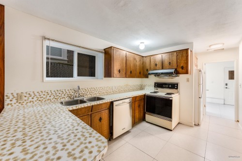 10 Stratford Avenue N, Burnaby, BC 