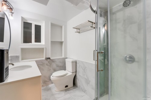 10 Stratford Avenue N, Burnaby, BC 