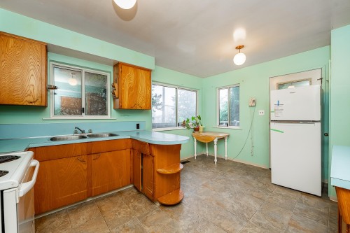 1760 Bowman Avenue, Coquitlam, BC 