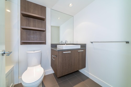 1809-3007 Glen Drive, Coquitlam, BC 