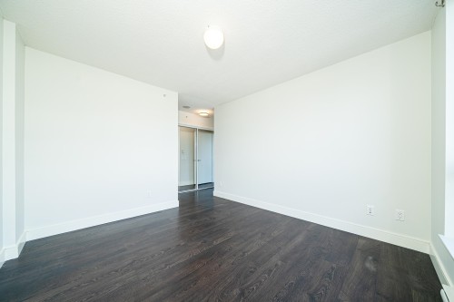 1809-3007 Glen Drive, Coquitlam, BC 