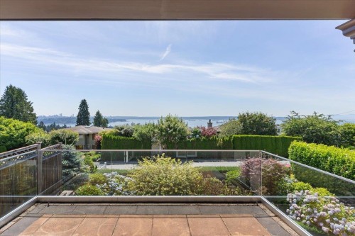 2171 Queens Avenue, West Vancouver, BC 