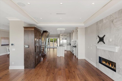 2171 Queens Avenue, West Vancouver, BC 