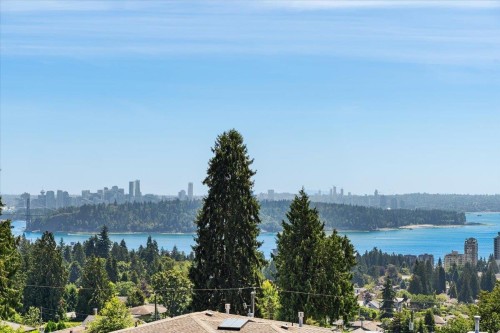 2171 Queens Avenue, West Vancouver, BC 