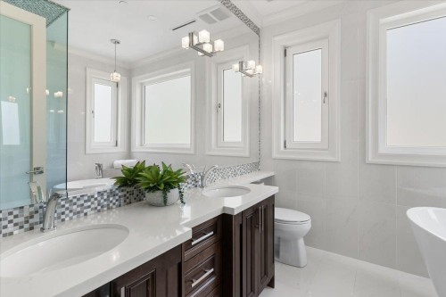 2171 Queens Avenue, West Vancouver, BC 