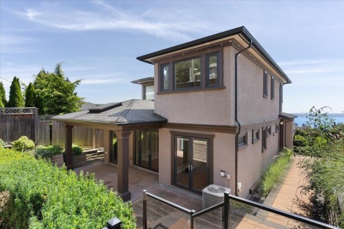2171 Queens Avenue, West Vancouver, BC 