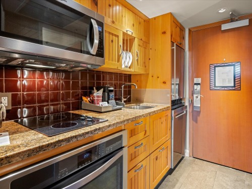 881-4090 Whistler Way, Whistler, BC 