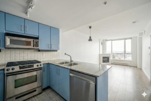 2102-188 Esplanade Street E, North Vancouver, BC 