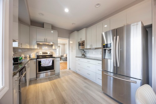 7877 15Th Avenue, Burnaby, BC 