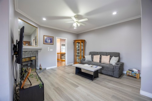 7877 15Th Avenue, Burnaby, BC 