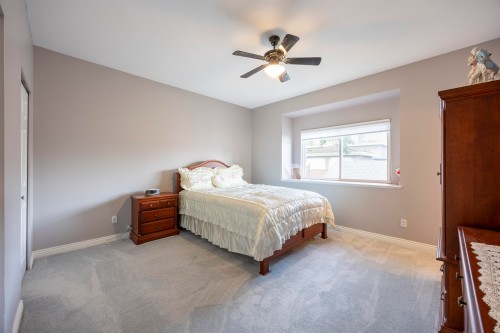 7877 15Th Avenue, Burnaby, BC 