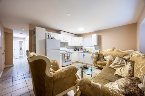 7877 15Th Avenue, Burnaby, BC 