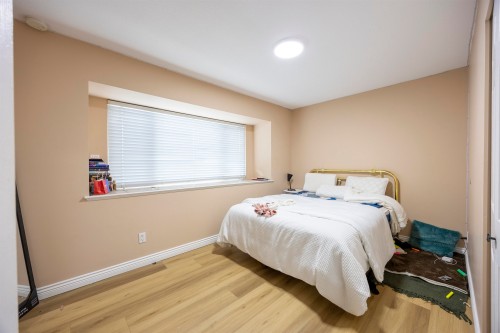 7877 15Th Avenue, Burnaby, BC 