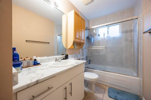 7877 15Th Avenue, Burnaby, BC 