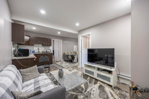 7877 15Th Avenue, Burnaby, BC 