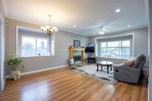 7877 15Th Avenue, Burnaby, BC 