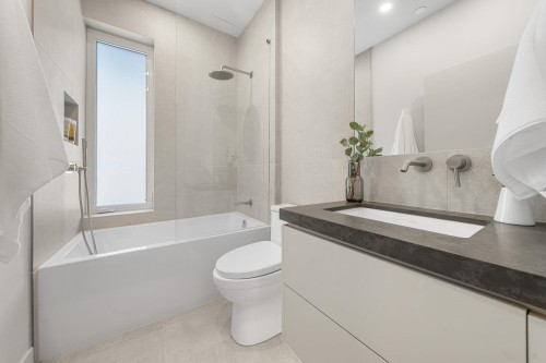 1-638 46Th Avenue E, Vancouver, BC 