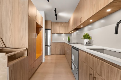 6D-328 Taylor Way, West Vancouver, BC 