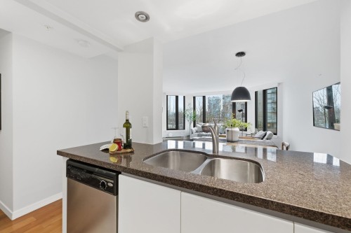 408-2201 Pine Street, Vancouver, BC 