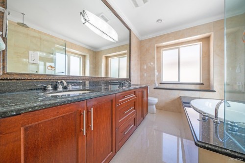 6830 Vivian Street, Vancouver, BC 