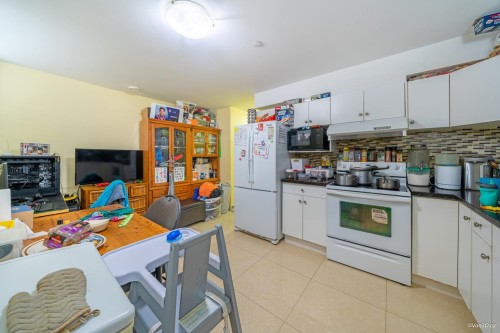 6830 Vivian Street, Vancouver, BC 