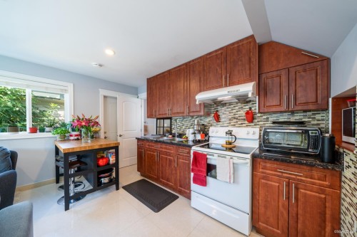 6830 Vivian Street, Vancouver, BC 