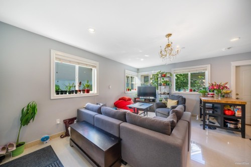 6830 Vivian Street, Vancouver, BC 