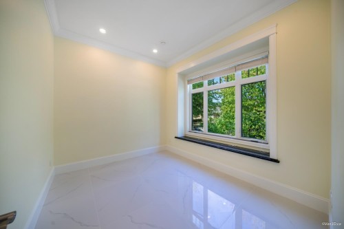 6830 Vivian Street, Vancouver, BC 