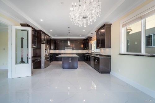 6830 Vivian Street, Vancouver, BC 