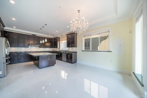 6830 Vivian Street, Vancouver, BC 