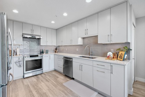 302-3131 Deer Ridge Drive, West Vancouver, BC 