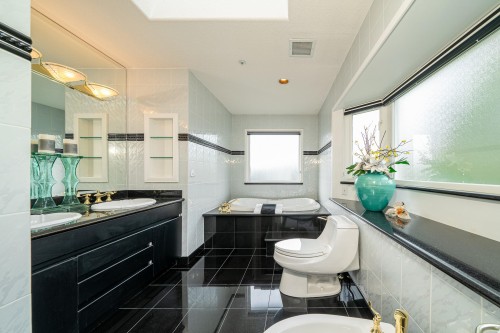 4255 15Th Avenue W, Vancouver, BC 