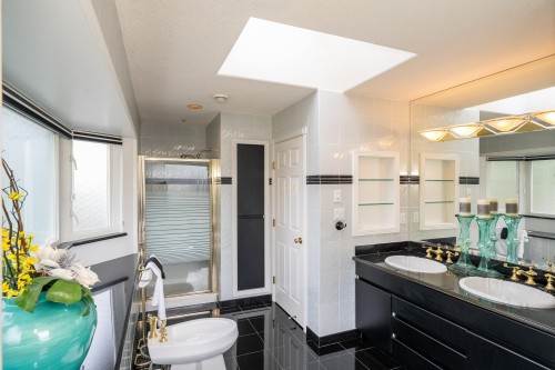 4255 15Th Avenue W, Vancouver, BC 