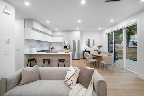 1-2386 45Th Avenue E, Vancouver, BC 