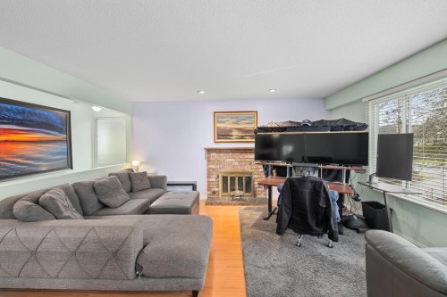 8225 18Th Avenue, Burnaby, BC 