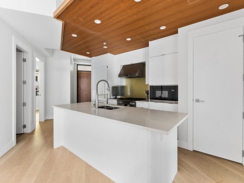 405-6687 Nelson Avenue, West Vancouver, BC 