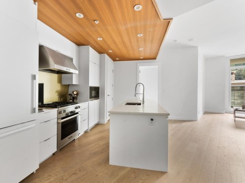 405-6687 Nelson Avenue, West Vancouver, BC 