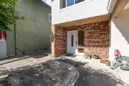 45 Stratford Avenue N, Burnaby, BC 