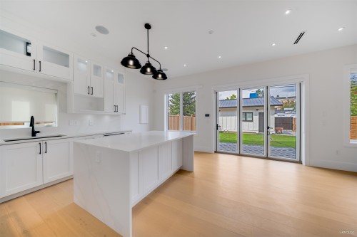 2-4463 Walden Street, Vancouver, BC 