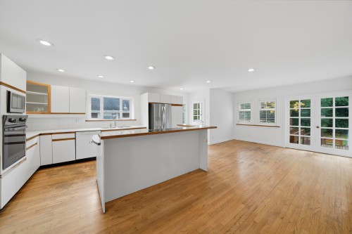 5761 Holland Street, Vancouver, BC 