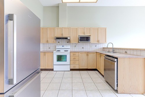 303-7500 Abercrombie Drive, Richmond, BC 