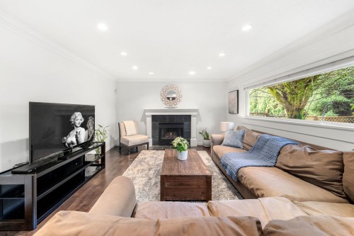 2733 Tempe Glen Drive, North Vancouver, BC 