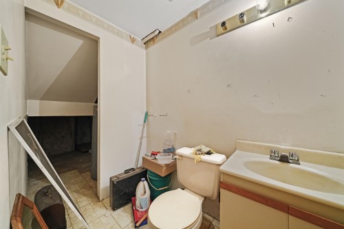 1621 Fell Avenue, North Vancouver, BC 