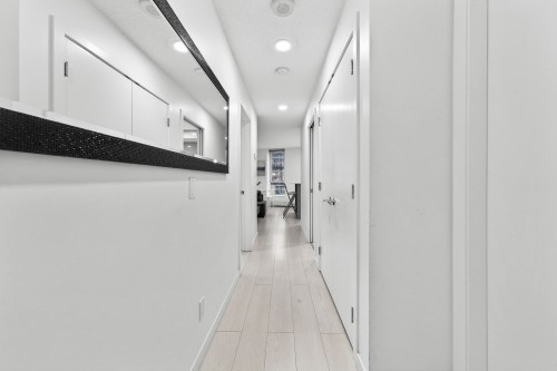 1202-188 Keefer Place, Vancouver, BC 