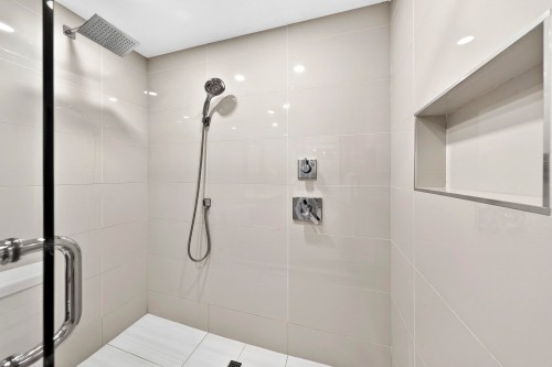 1202-188 Keefer Place, Vancouver, BC 